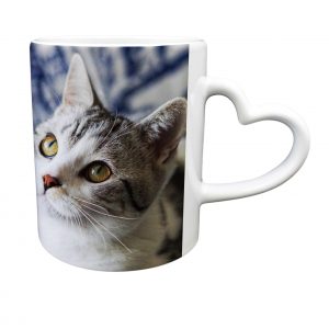 Tazza bianca con manico a cuore