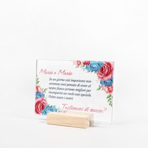 Proposta Per Testimone In Plexiglass Con Fiori Azzurri E Rossi - Vuoi Essere La Mia/ Il Mio Testimone?