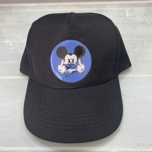 Cappellino con visiera e adesivo resinato Topolino
